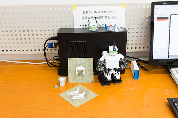 ワークショップ用に3Dプリントされたロボットのパーツ。