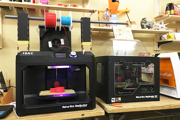 3Dプリンタ：「MakerBot Replicator 5th Generation」（左）、「MakerBot Replicator 2x」（右）