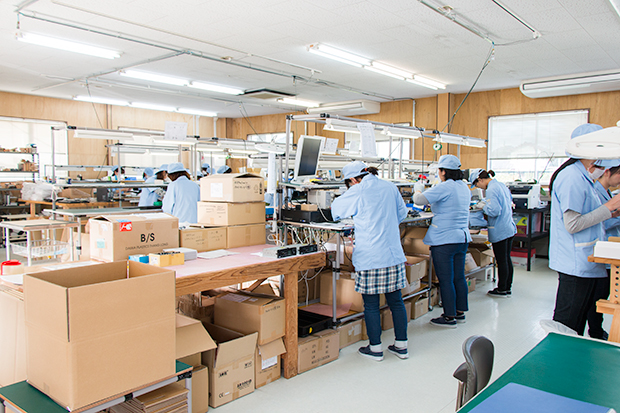 Braveridgeのオフィスと組立工場。金型は中国の関連会社で、基板実装を宮崎にあるパートナー企業に委託する以外は、ほとんどの工程を自社で行う。