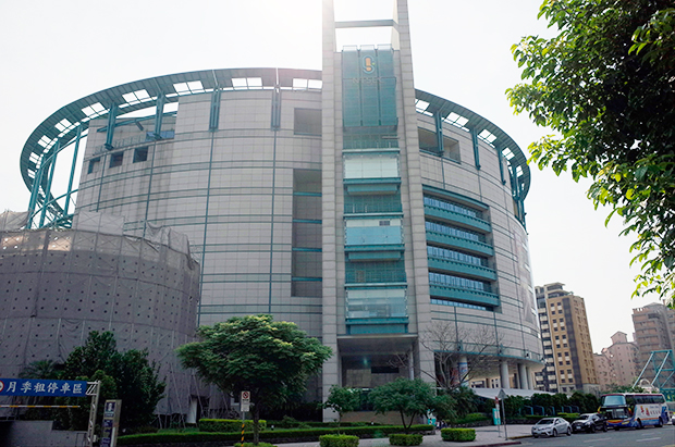 会場の国立台湾科学教育館。9階建ての巨大な建物がMakerたちの場所になる。