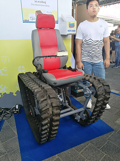 会場内で行われたYoung Maker Contestでは障害者や老人のためのデザインコンテストが行われていた。車いすをここまで強化する発想にびっくり。