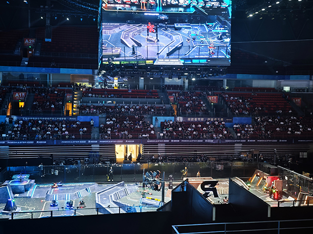 決勝大会だけでも、深圳の巨大な体育館を数日借り切り、大規模なステージセットが組まれる。日本でいう甲子園に匹敵する規模。